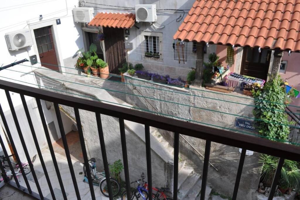 Apartment Veli Dvor كريس المظهر الخارجي الصورة